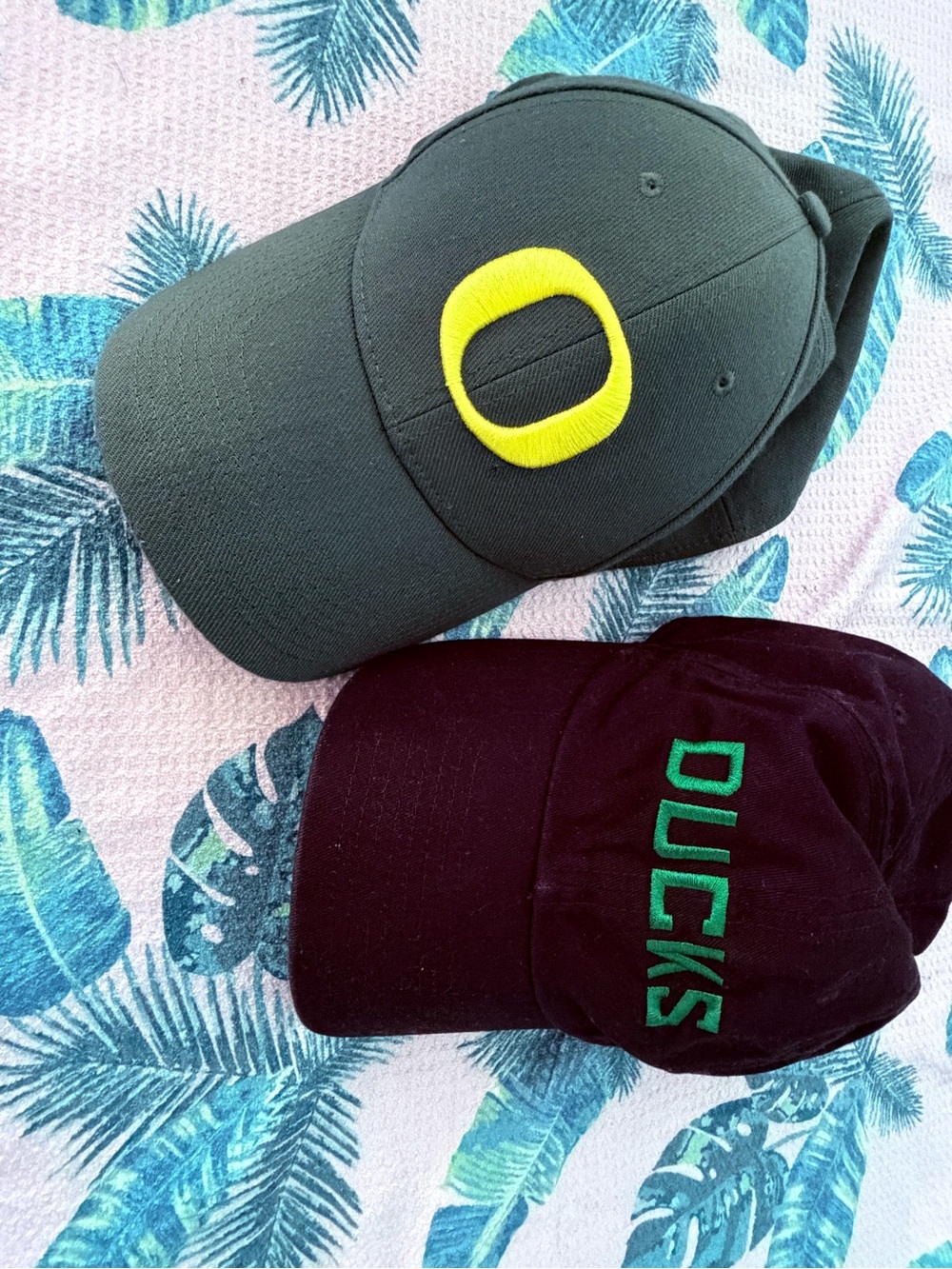 Pair of Nike Oregon Ducks Hats Black Adjustable and Green Large